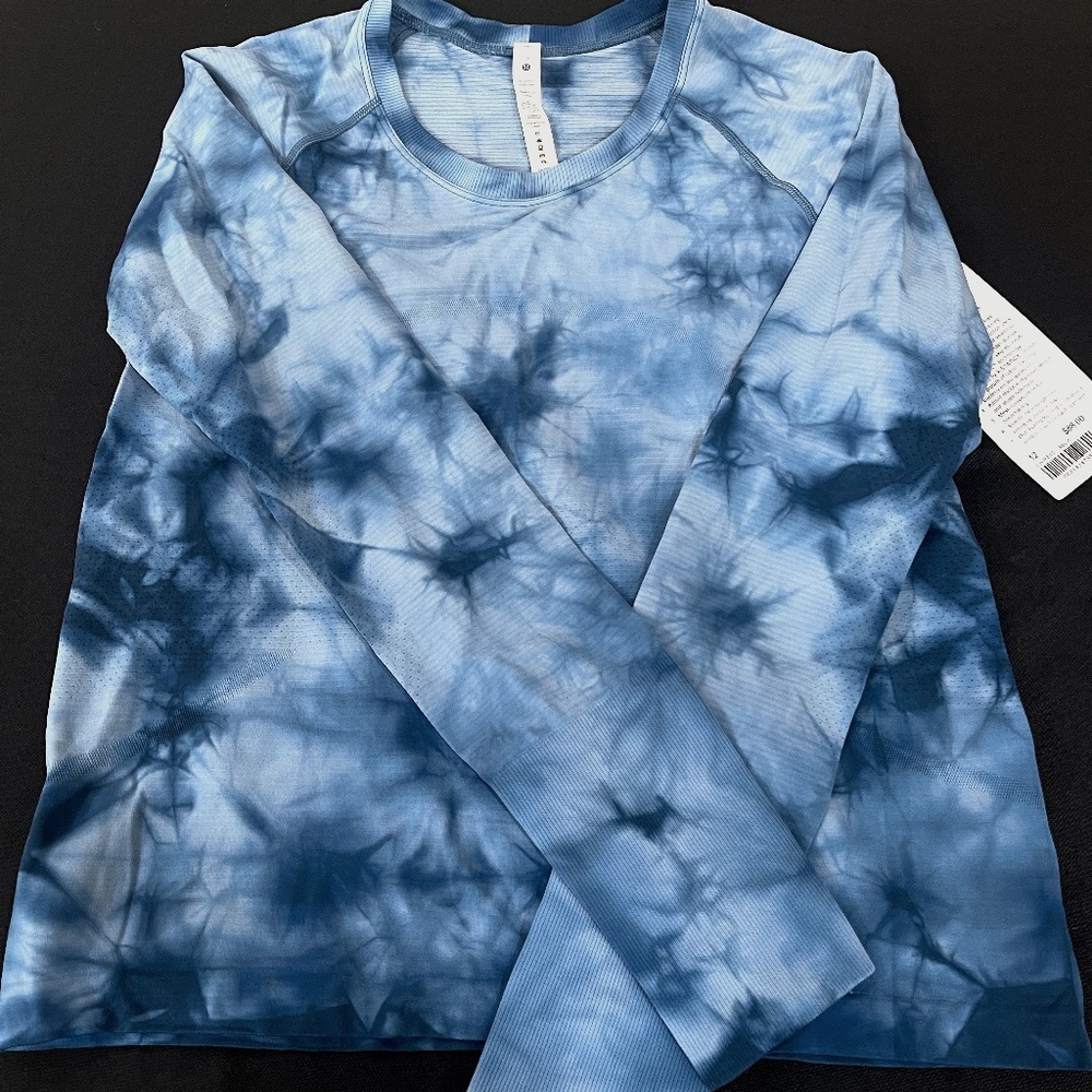 LULU LEMON LONG SLEEVE NWT SIZE 12